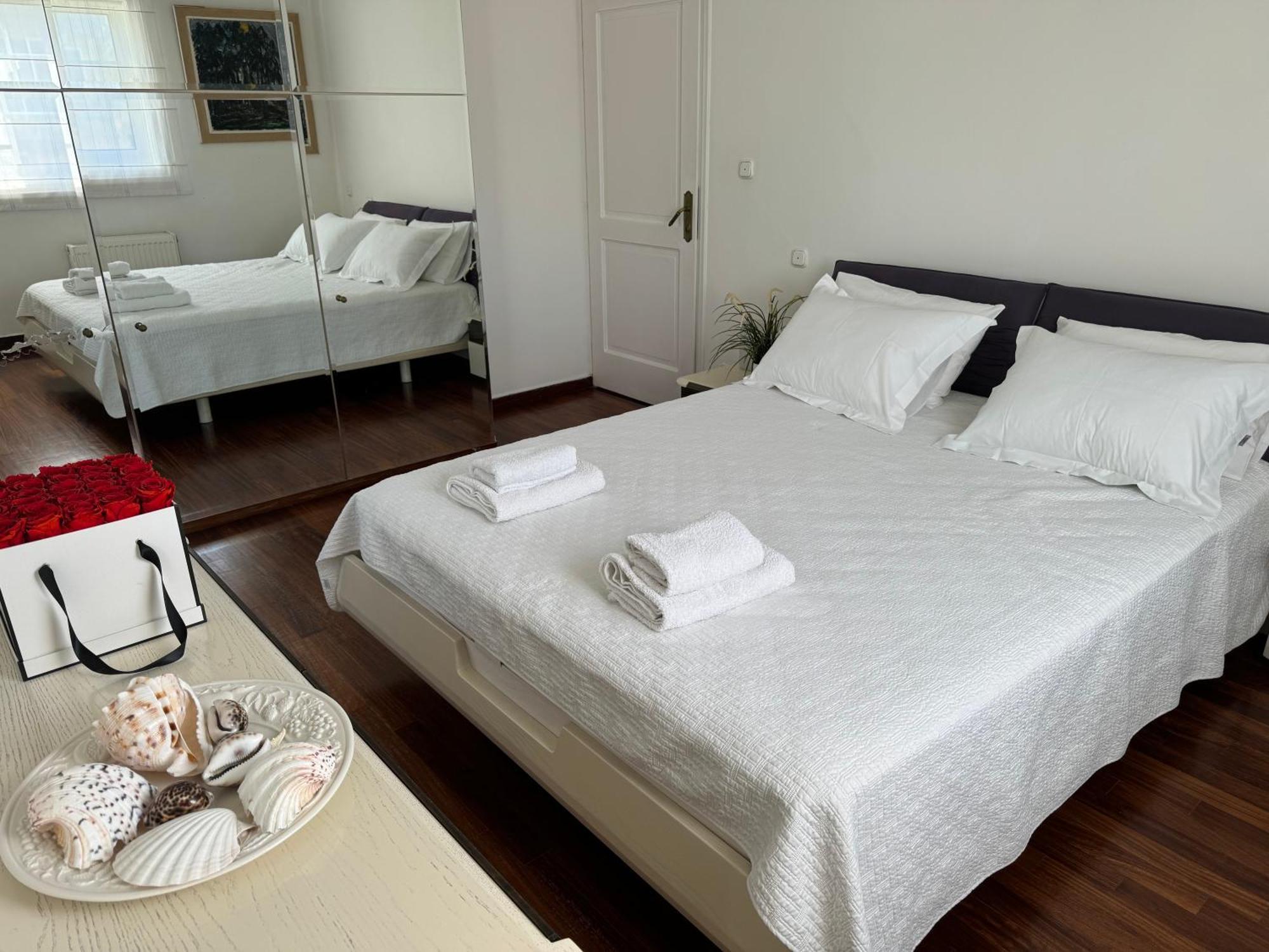 Ferienwohnung Vouliagmeni Seaside Escape Athen Exterior foto